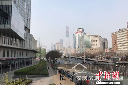 圖為北京雙井附近的寫字樓和居民住宅樓。 中新網(wǎng) 程春雨 攝