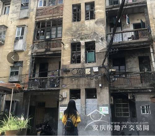 附近恒大的一個(gè)盤說是打8折，但打完精裝修還要7200-7500元/平米，學(xué)區(qū)也不好，賣的好不好可想而知。